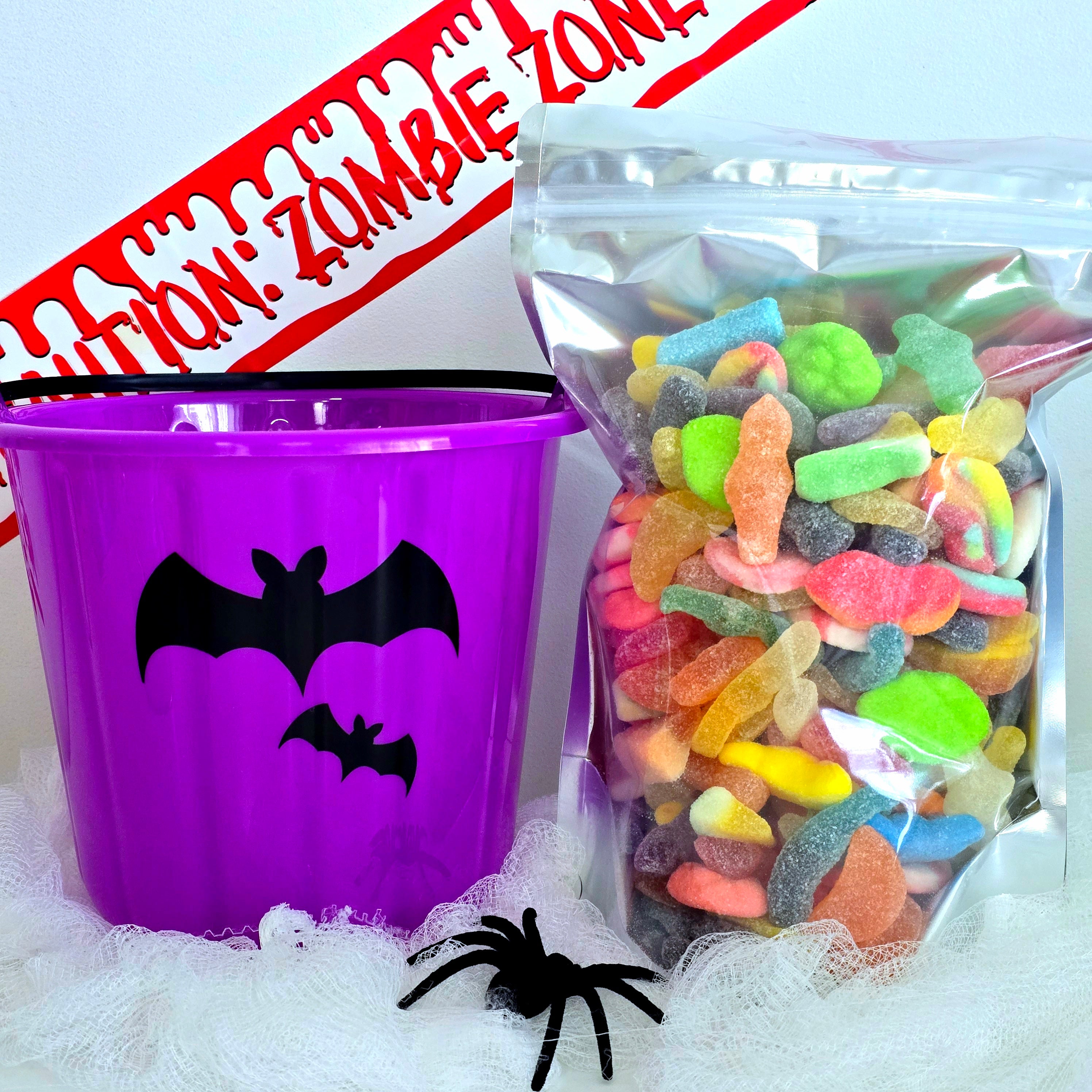 Scary Bat Bucket with 1 kg Mix