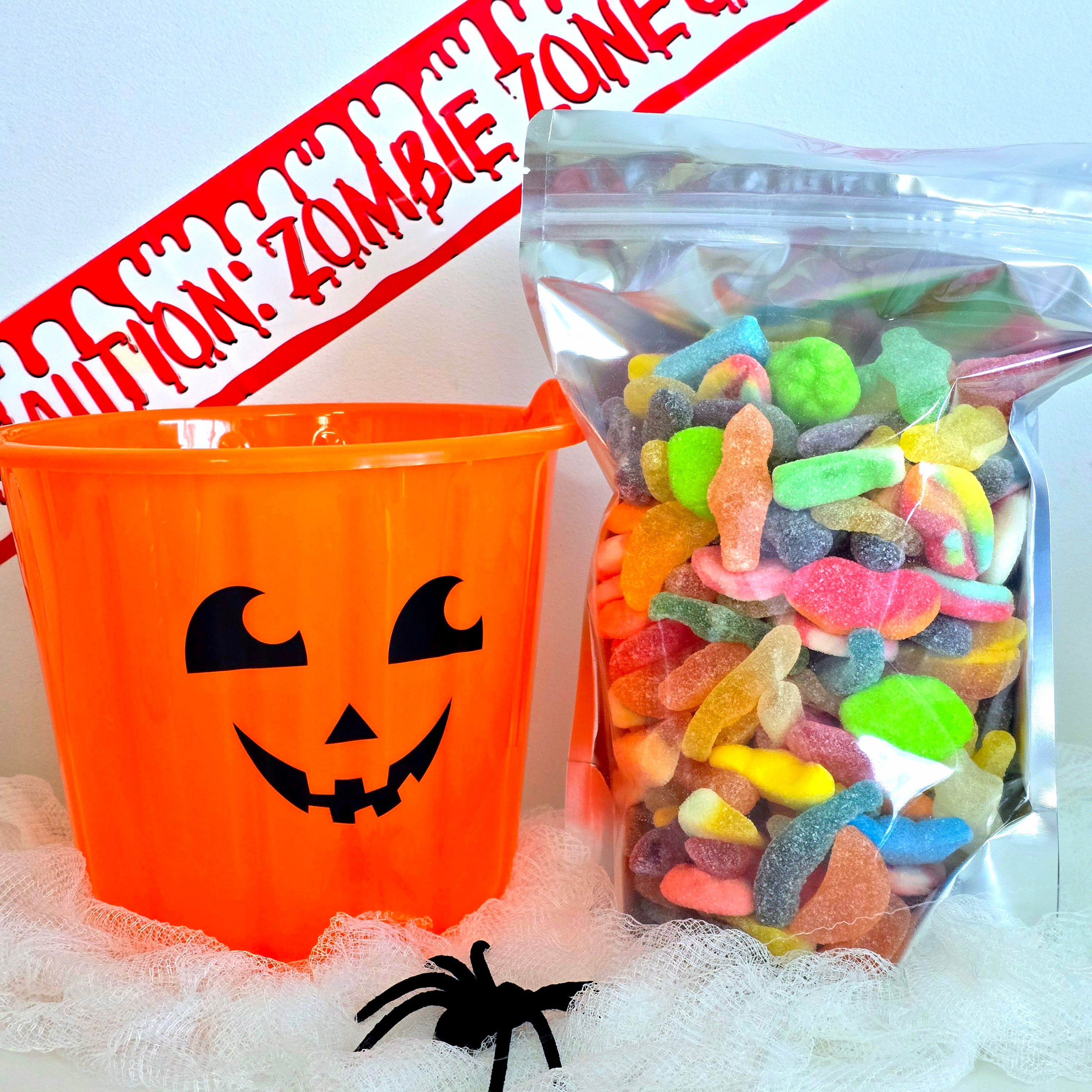Scary Pumpkin Bucket with 1 kg Mix