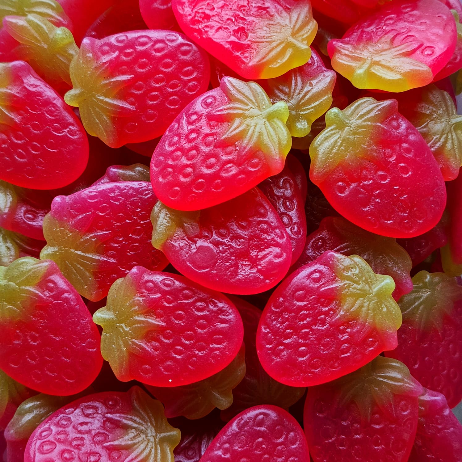 Kingsway Giant Strawberries (UK) - Pik n Mix Lollies NZ